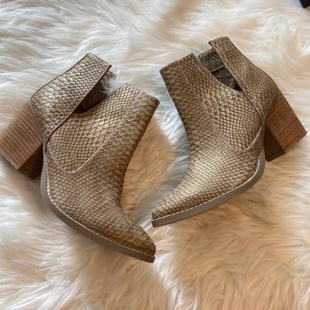 Not Rated Snake Print Tarim Ankle Boots Booties Sz 7.5